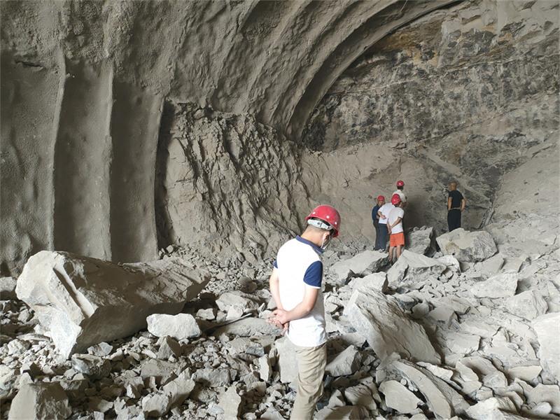 平巷掘进是地下工程中一项至关重要的技术